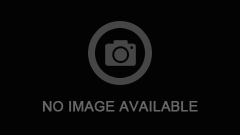 Cadı kostümlü hatun sokakta para için kıçını dayıyor